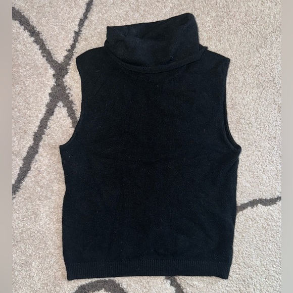 Brandy Melville Turtleneck Sleeveless Top - Picture 5 of 7
